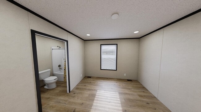 Building Photo - 121 Desander Dr