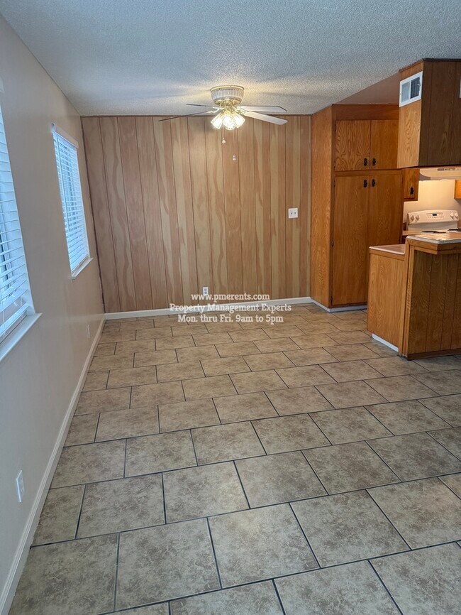 Building Photo - 1331 Pinetree Dr