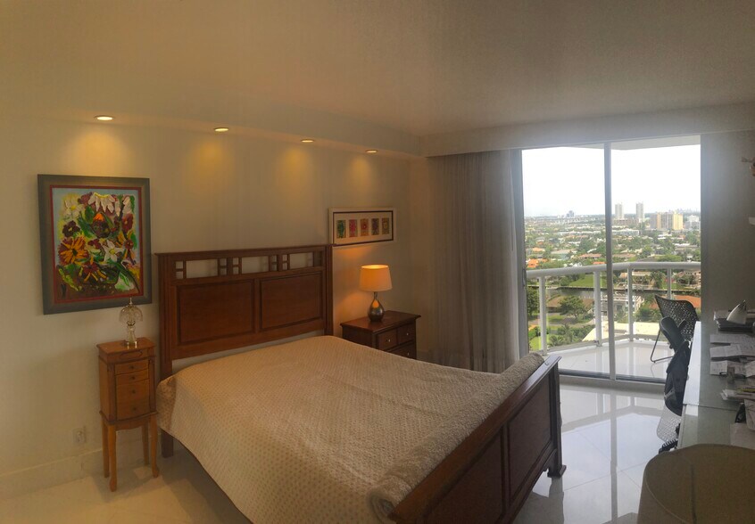 Building Photo - 3640 Yacht Club Dr