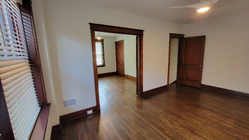 Building Photo - 5537 Holly Hills Ave