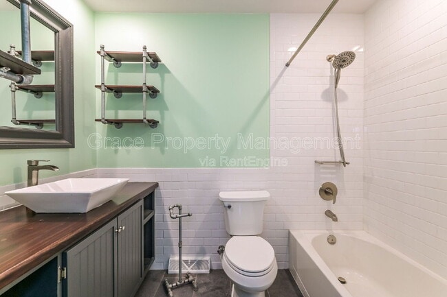 Building Photo - 2871 S Golden Way