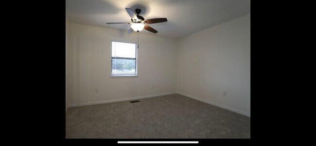 Building Photo - 619 Sandalwood Dr