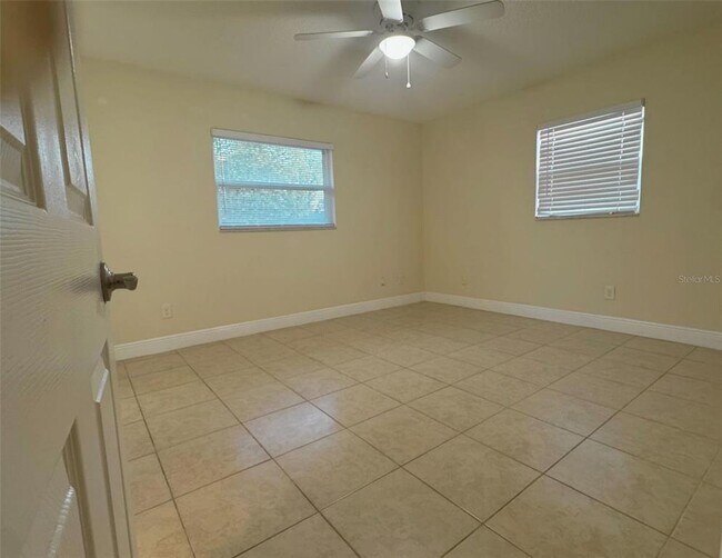 Building Photo - 10618 Eastview Dr