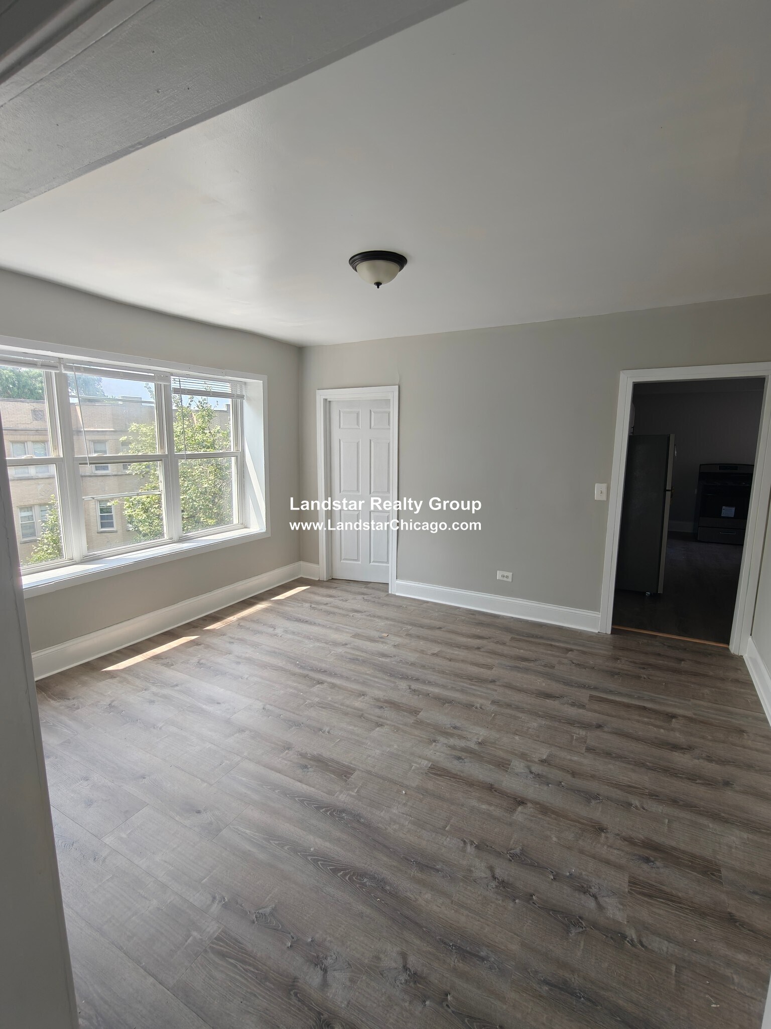 Building Photo - 6312 N Oakley Ave