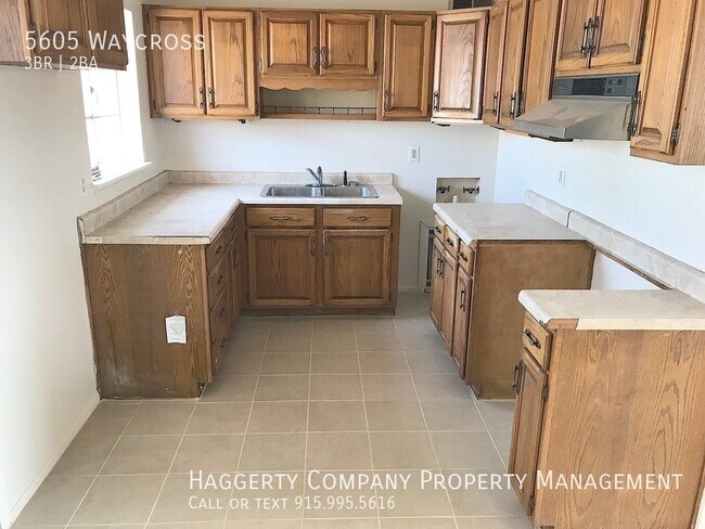 Building Photo - 5605 Waycross-