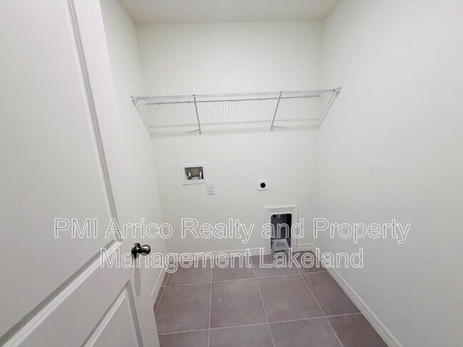 Building Photo - 5537 Crk Hvn Wy