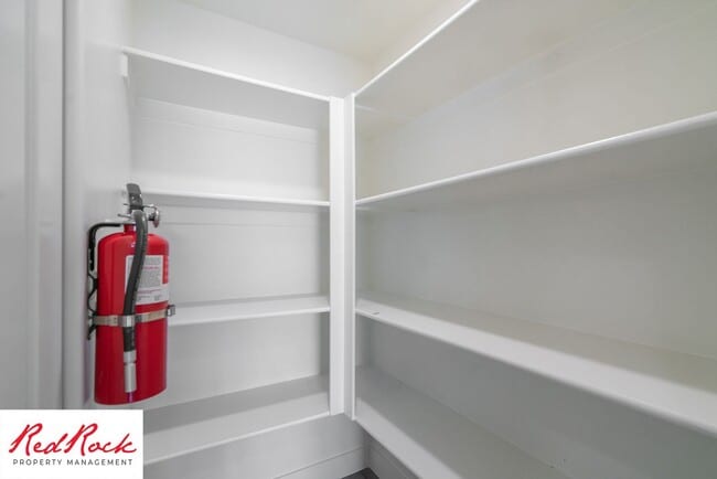 Building Photo - Private 4 Bedroom Corner Unit