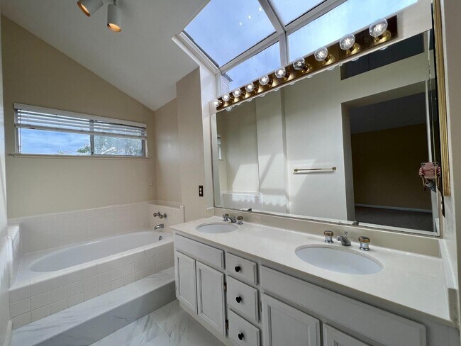 Building Photo - 11688 Olive Spring Ct