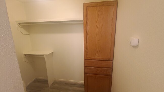 Building Photo - MacKenzie Cove