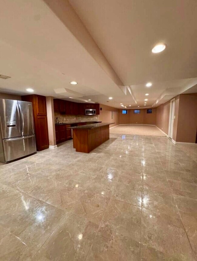 Building Photo - 8S210 Stonehedge Dr