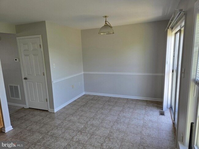 Building Photo - 403 Hupps Hill Ct