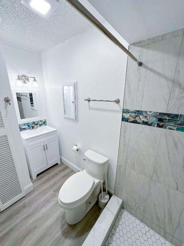 Building Photo - 2370 Leon Ave