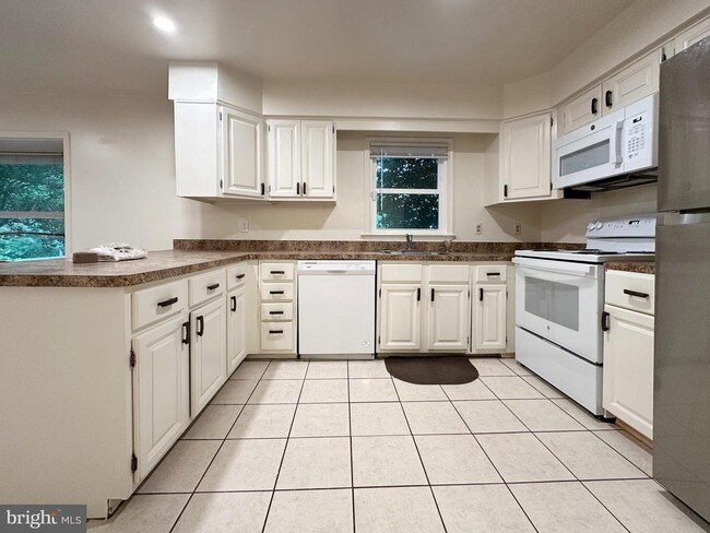 Building Photo - 7519 Heatherton Ln