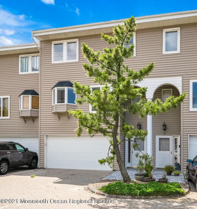 Building Photo - 1332 Ocean Ave