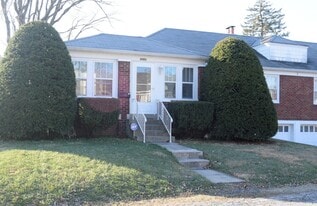 Building Photo - 5337 E 11th St