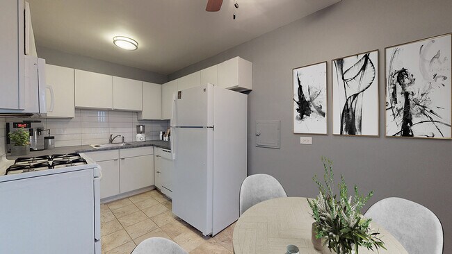 Building Photo - 1422 Leyden