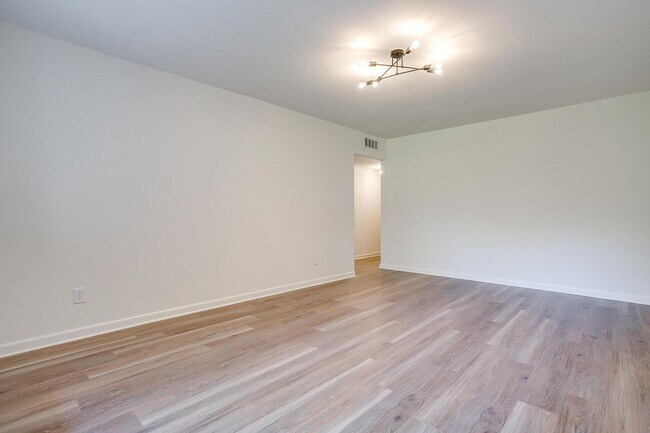 Building Photo - Fully Renovated Home in Desirable Fort Wor...