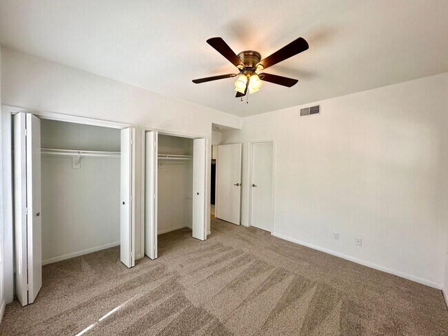 Building Photo - 1/1 Apartment Walking Distance to UT