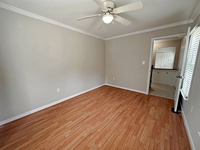 Building Photo - Updated Home in the Heart Of Chesterfield