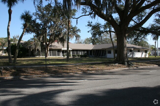 Building Photo - 500 W Venice Ave