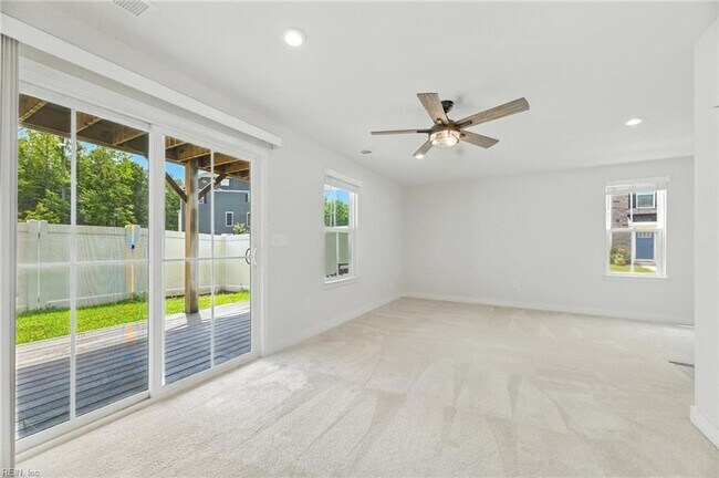 Building Photo - Newer Townhouse for lease