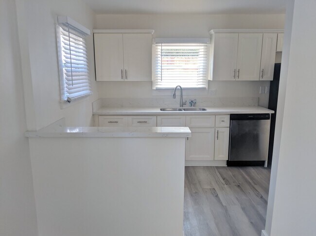 Building Photo - 4041 Van Buren Pl