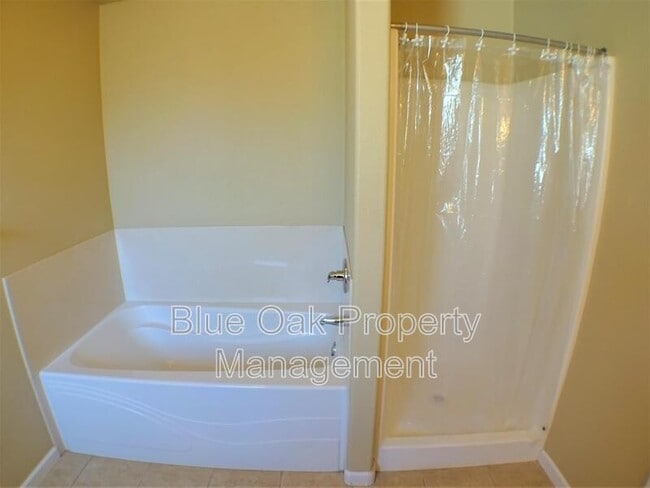 Building Photo - 573 E Eaton Rd