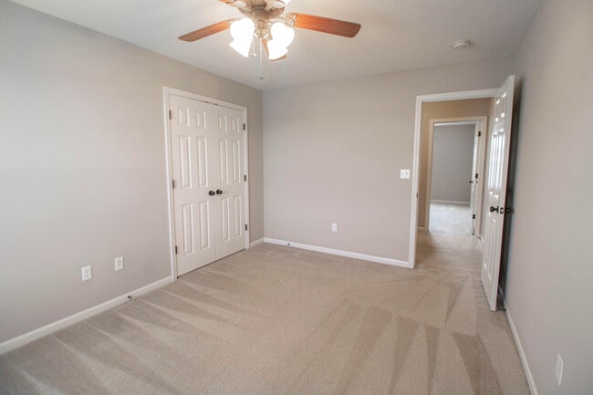 Building Photo - 5000 Derby Ridge Dr