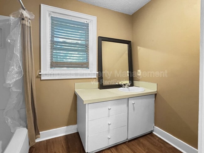 Building Photo - 617 Fulton St E