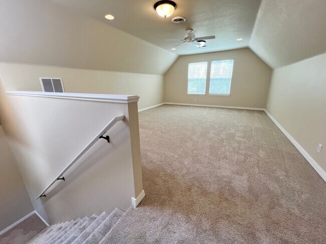 Building Photo - 5 Bed 3 Bath Bridge Tower Beauty