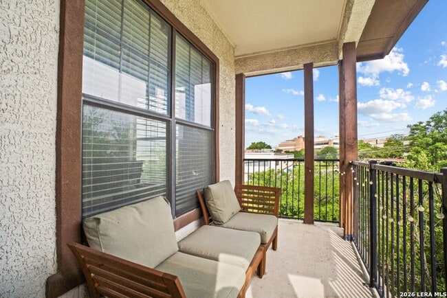 Building Photo - 7342 Oak Manor Dr