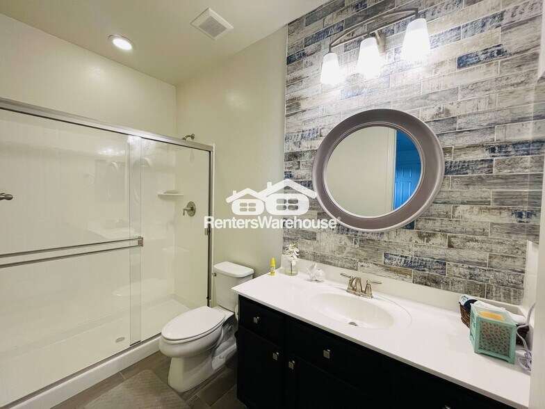 Building Photo - 7124 S 34th Dr