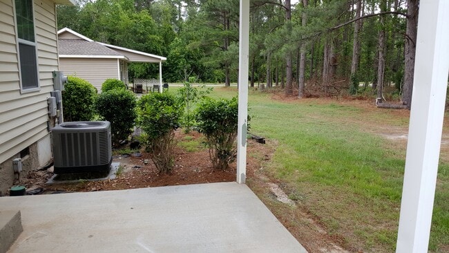 Building Photo - 606 Windcrest Dr