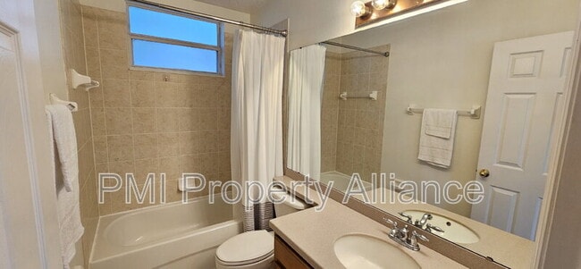 Building Photo - 640 Brookfield Pl