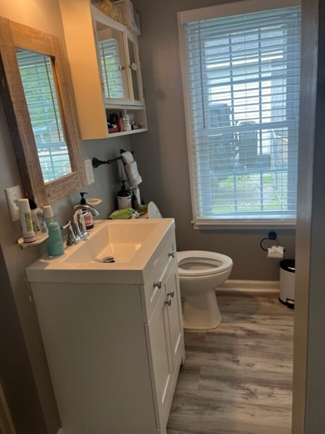 Building Photo - Charming 2 Bed/ 1 Bath home in Madison wit...