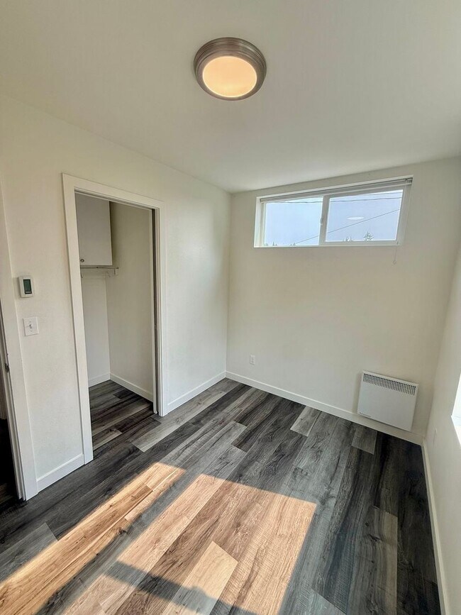 Building Photo - 8BR Ravenna Home Steps from UW – Ideal for Groups!