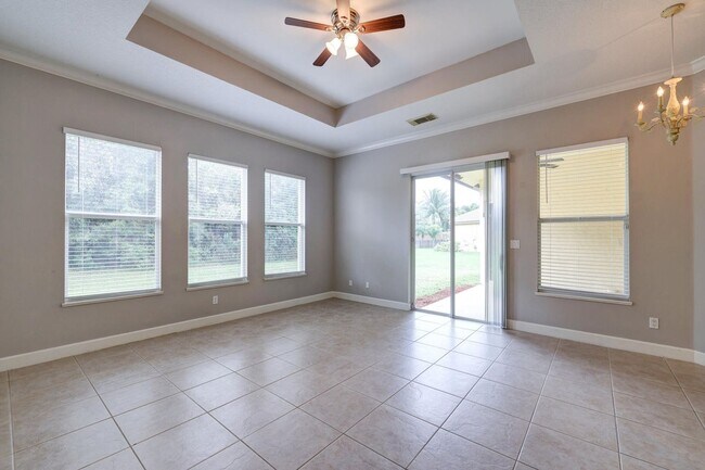 Building Photo - 833 SW Vineland Ct