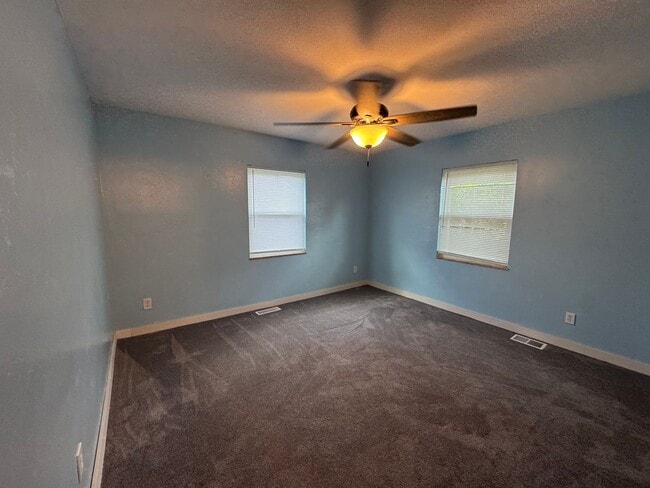 Building Photo - ROOM TO ROAM! SPACIOUS VIENNA RANCH-STYLE ...