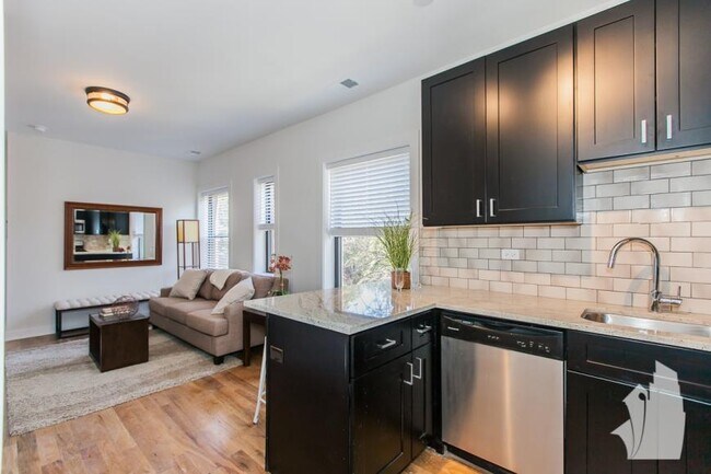 Building Photo - 1 bedroom in Chicago IL 60625