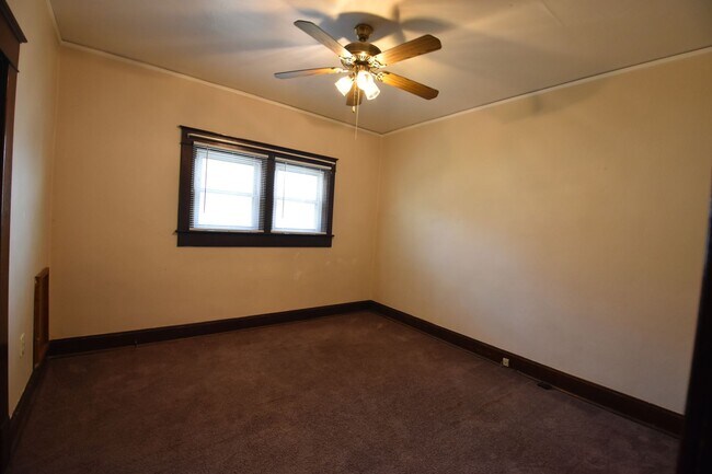 Building Photo - Two Bedroom House in Knightstown