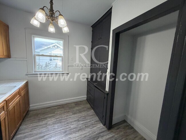 Building Photo - 327-2 Robinson-