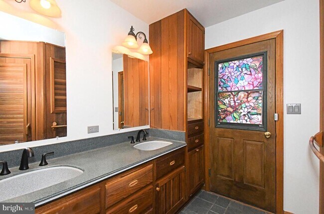 Building Photo - 306 Cedar Hill Rd