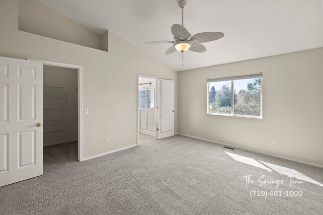 Building Photo - Spacious Ranch-Style 5-Bedroom in The Heig...