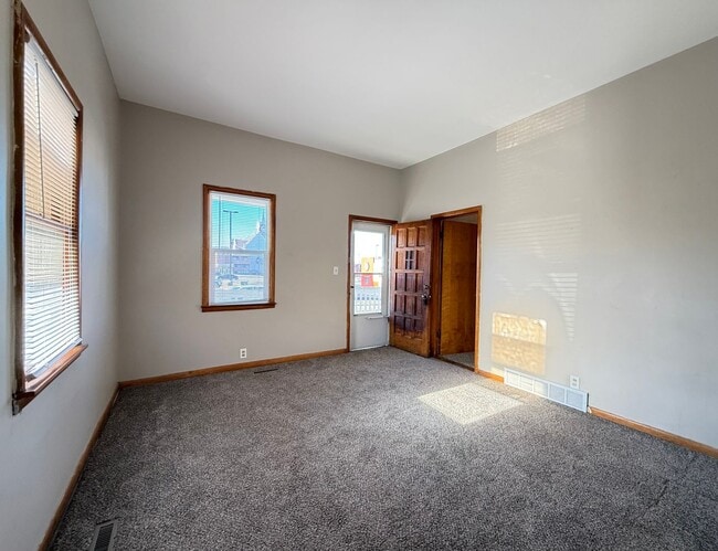 Building Photo - 2 Bedroom Home in a Quiet East End Location