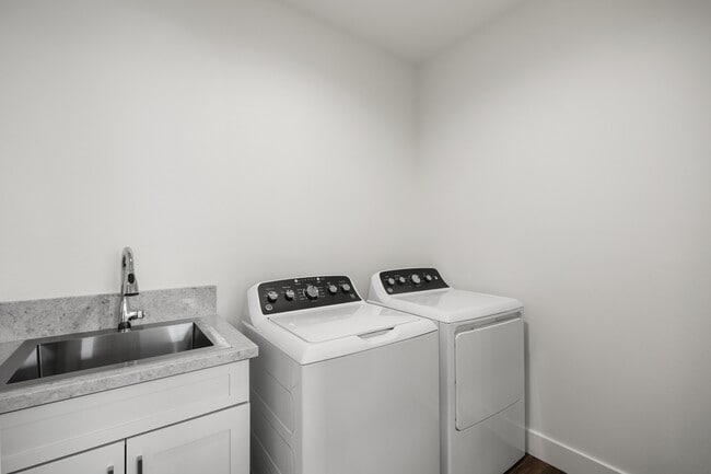 Building Photo - 112 Oliona St