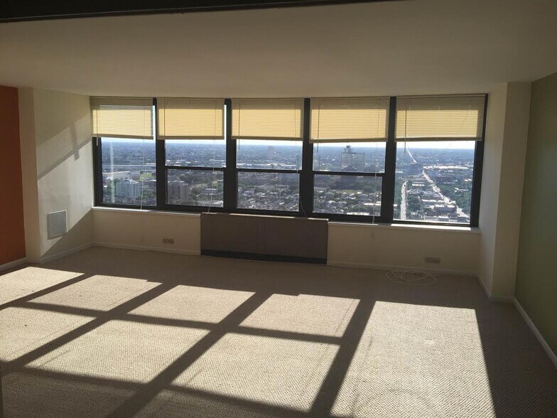 Building Photo - 1560 N Sandburg Ter