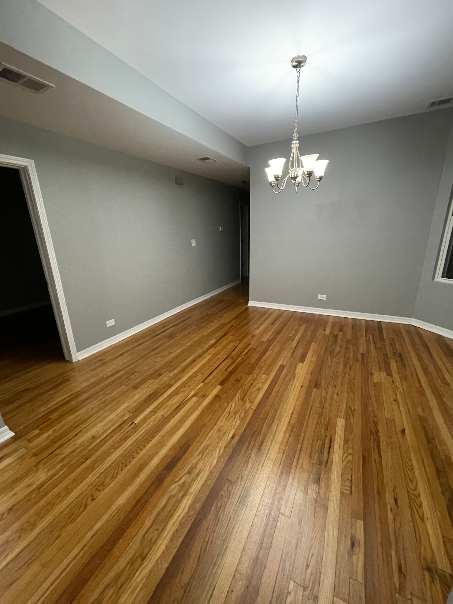 Building Photo - 1543 N Lorel Ave