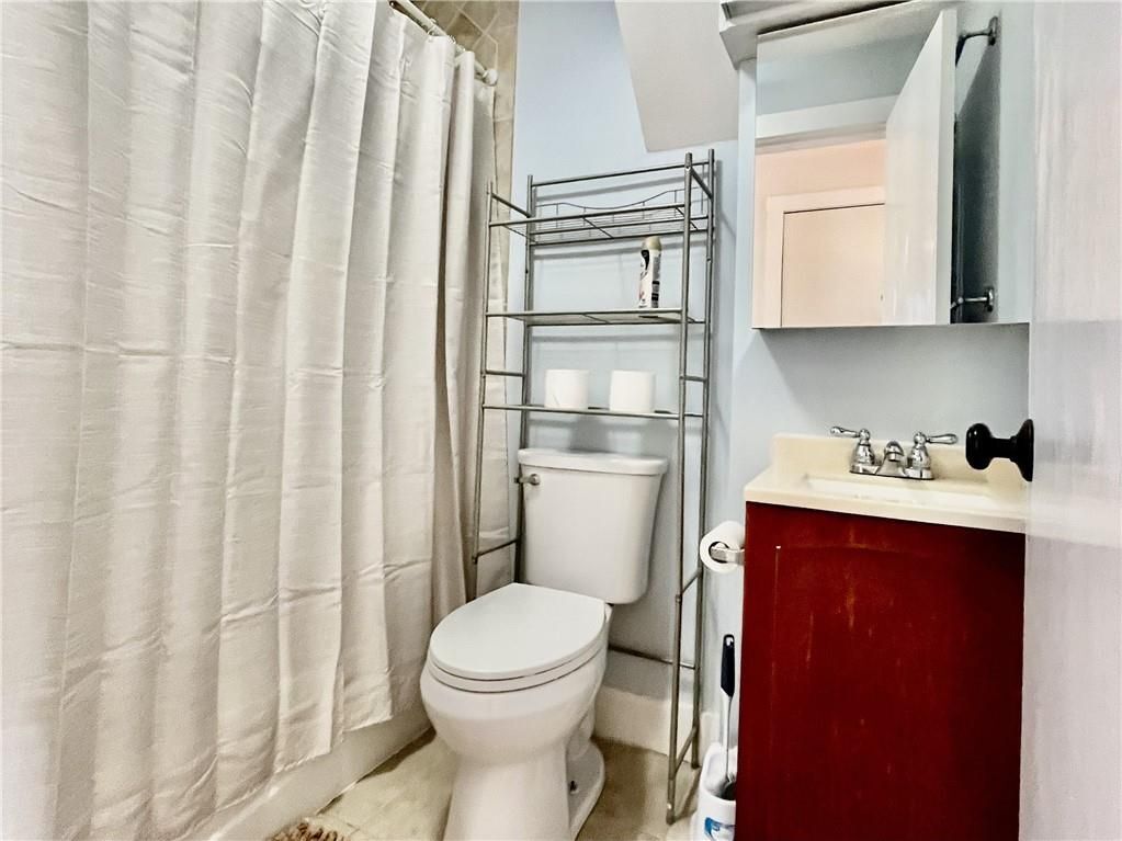 Building Photo - 8 North Road, A