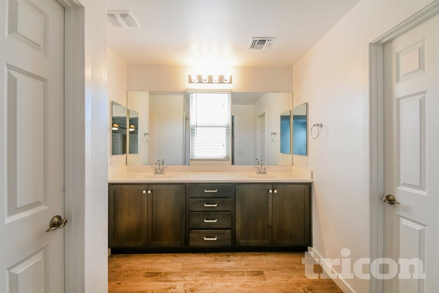 Building Photo - 4811 S Nageli