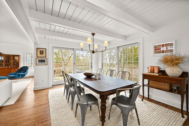 Building Photo - 104 Roton Ave